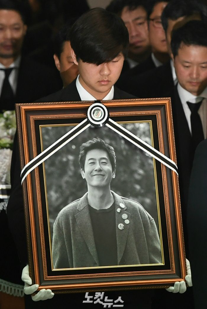 20171218124012186091_0_700_1042