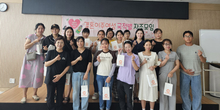 [예산다문화] 통합자조모임과 함께한 향수 만들기 체험 - 뉴스 썸네일 이미지