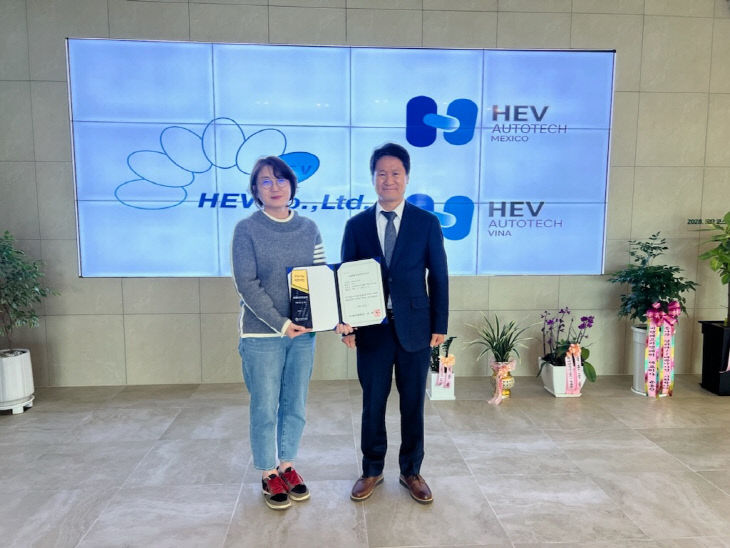 대전세종중기청, 초광역선도기업 선정패 전달 - 뉴스 썸네일 이미지