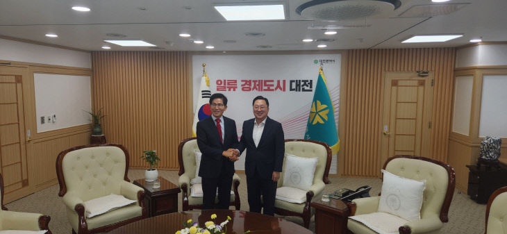 <b>김문수</b> "당 대표가 되면 헤드헌팅을 잘하겠다"