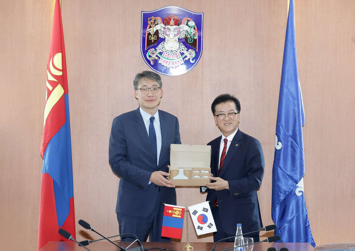 조원휘, <b>몽골</b>과 <b>교류협력</b> 물꼬 선봉… "실질적 <b>협력</b>관계로 더욱 발전"