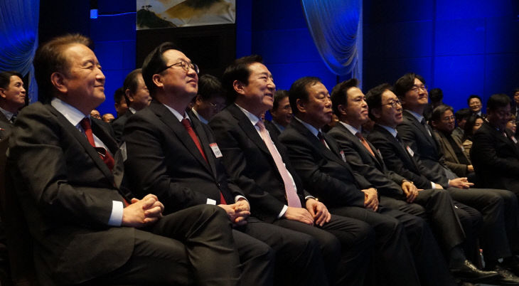 충청권 4개 시도지사 총출동 "중소기업 지원 힘 싣는다" - 뉴스 썸네일 이미지